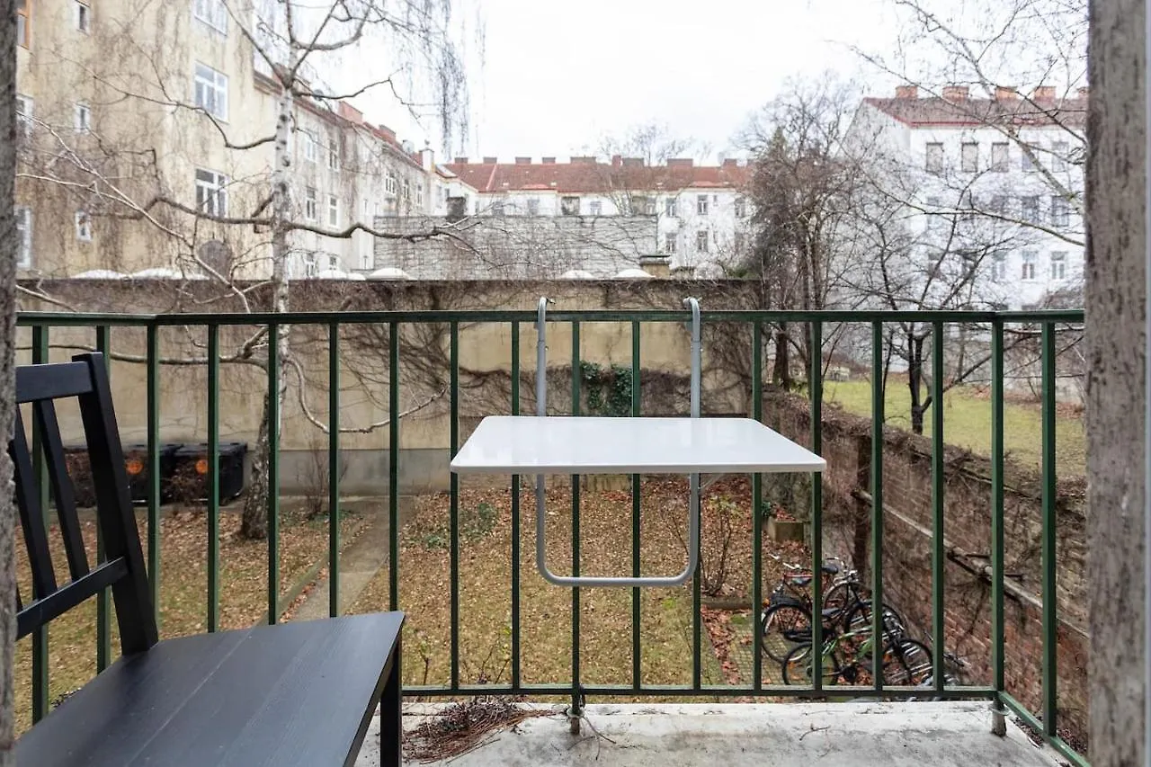 Balcony Apartment, 1 Min To U1 Reumannplatz Вена Апартаменты